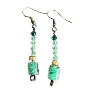 🍭6/$30 Emerald tone dangle drop handmade beaded green earrings with silver hooks